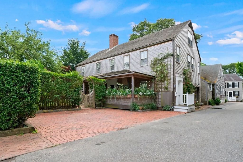 10 Lyon St #_, Nantucket
