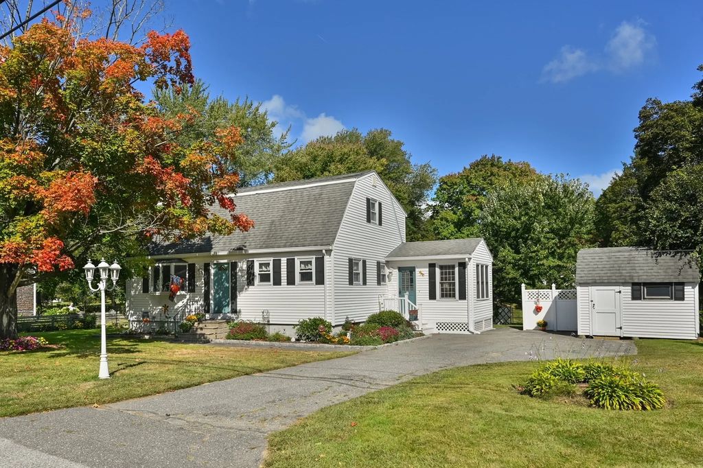 9 Parker Rd, Groveland
