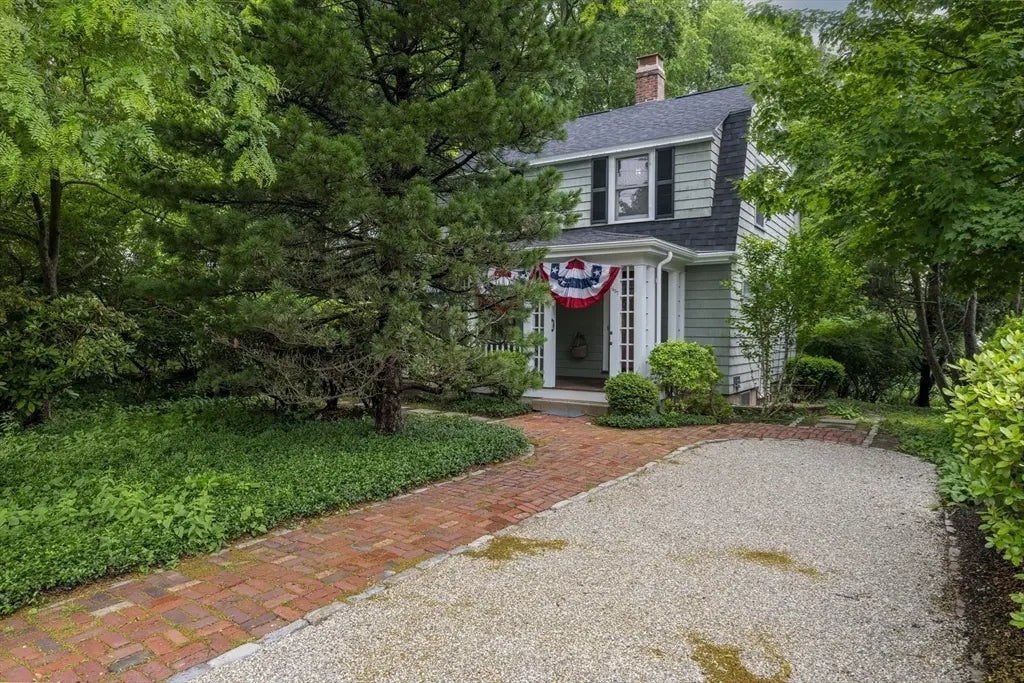 1437 Massachusetts Ave, Lexington