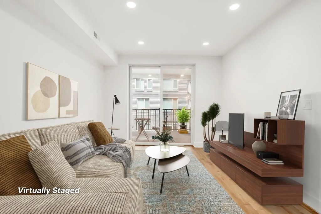 50 Hichborn St #310, Boston