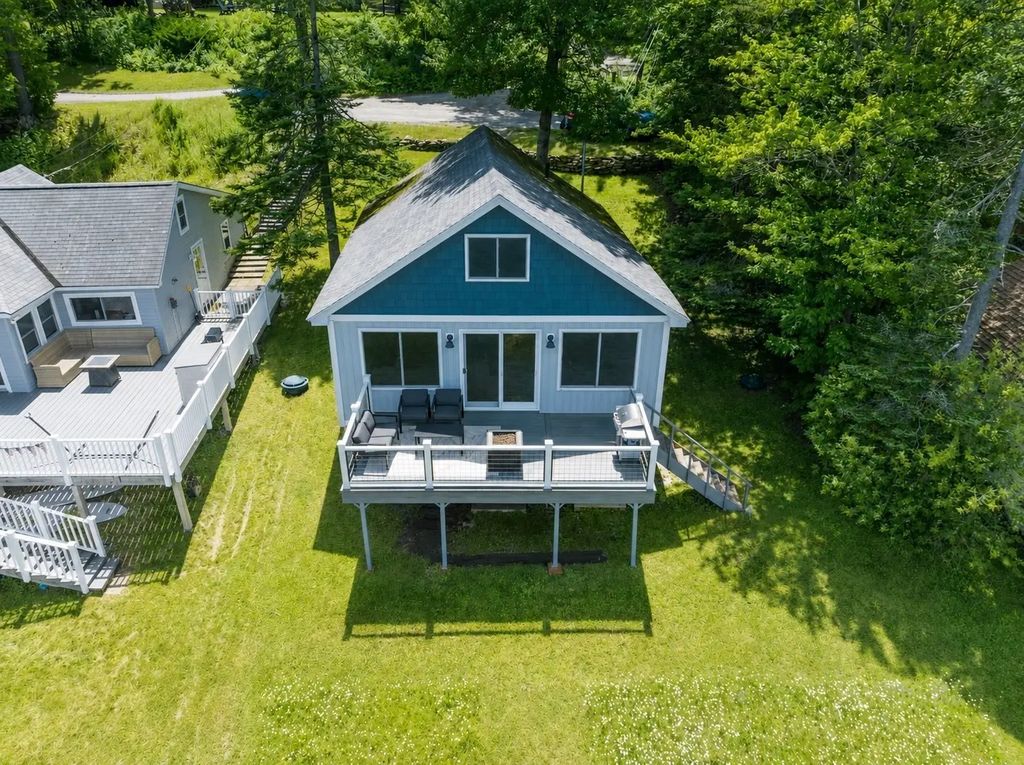36 Tamarack Rd, Hinsdale