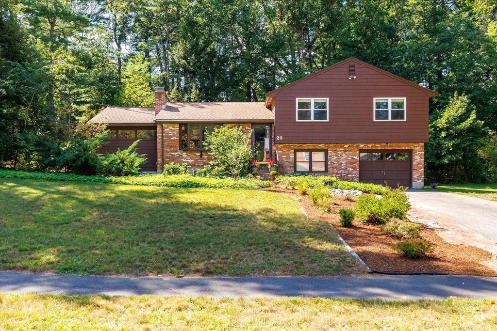 22 Hillview Rd, North Reading