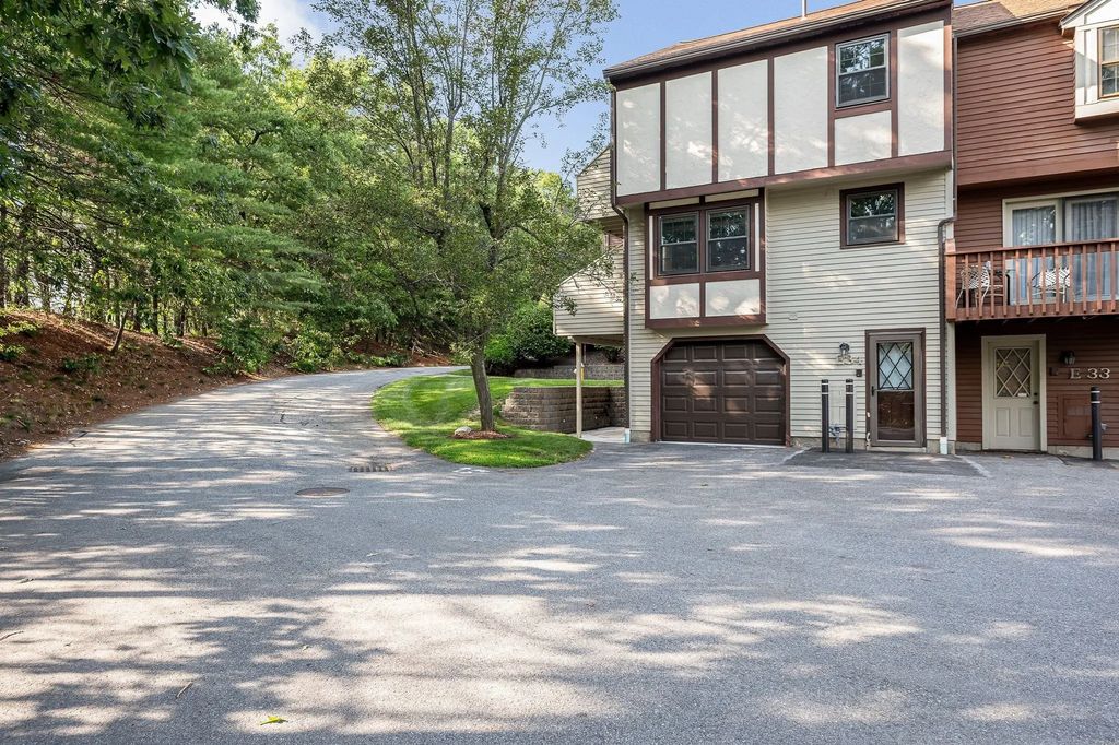 34 Scotty Hollow Dr #e, Chelmsford