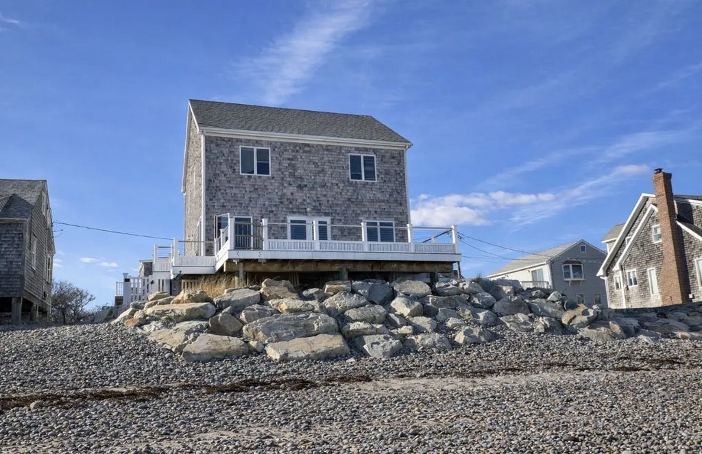 1 East St., Marshfield