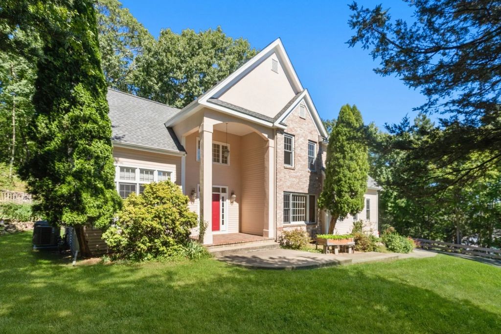 160 Stearns Rd, Marlborough