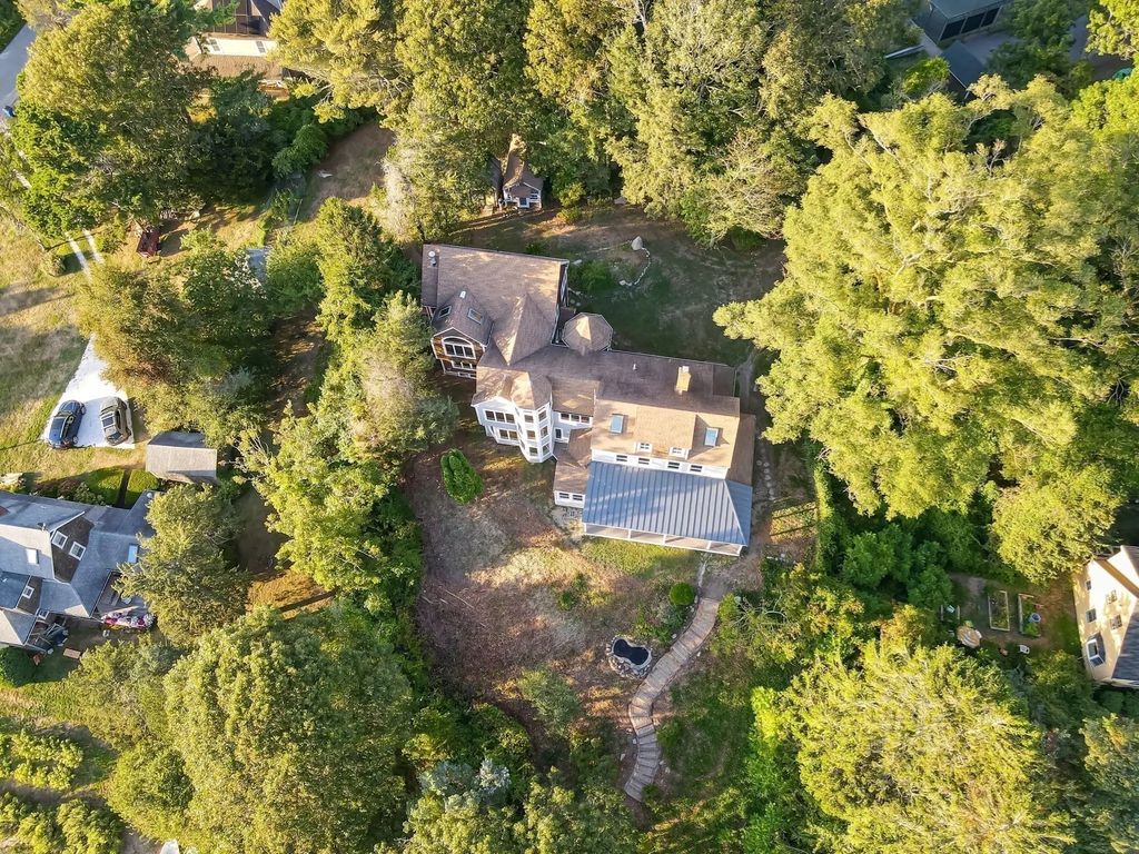 10 Squeteague Harbor Rd, Bourne