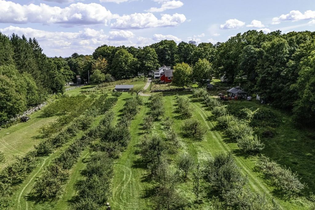 37 Cottage Street, Belchertown