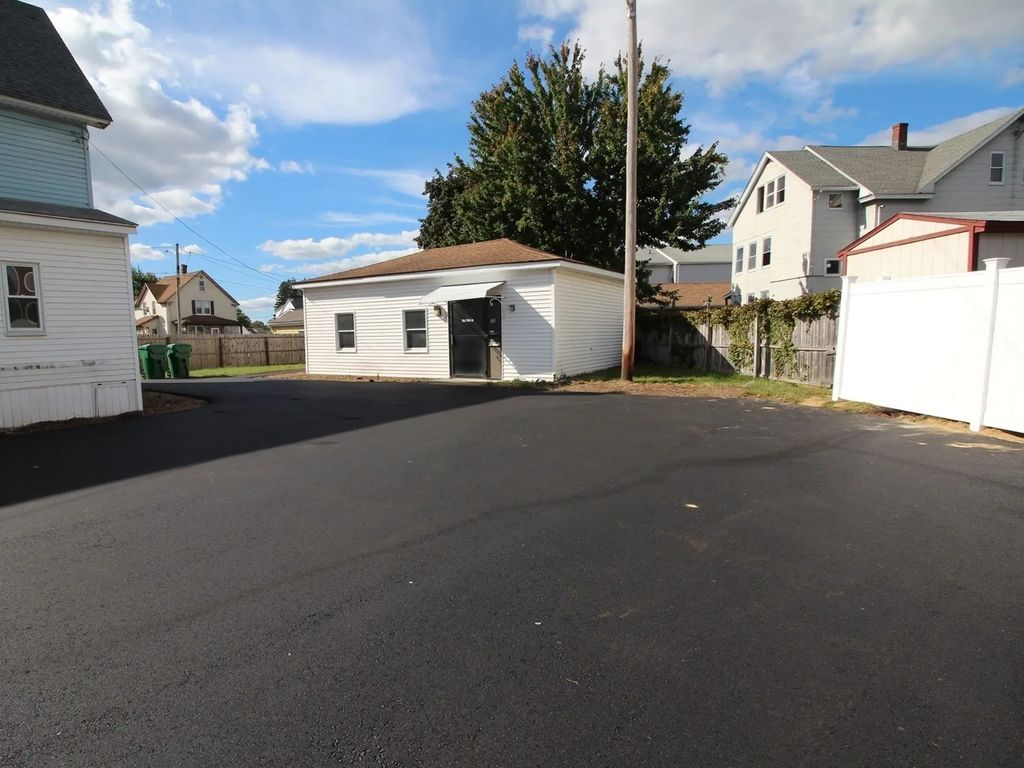 30 Dickinson Street, Chicopee