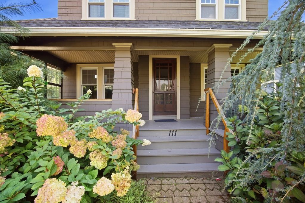 111 Greenacre Avenue, Longmeadow
