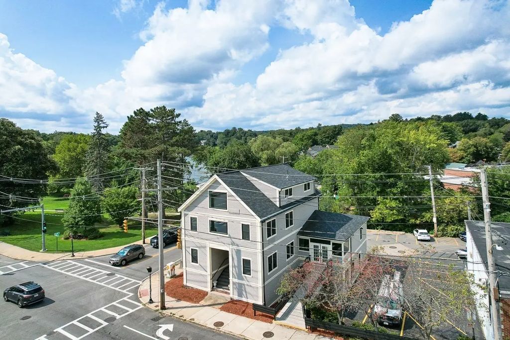 724 Main St, Winchester