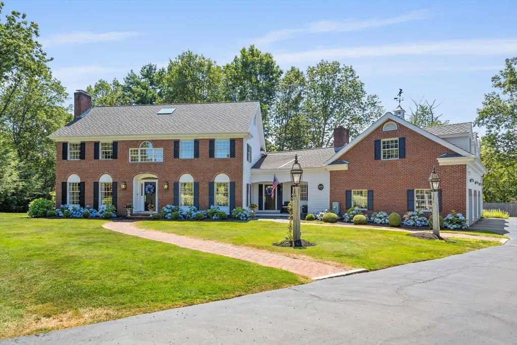 7 Lothrop Circle, Lexington