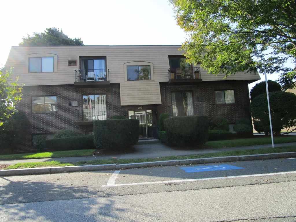 26 Chestnut Street #16, Wakefield