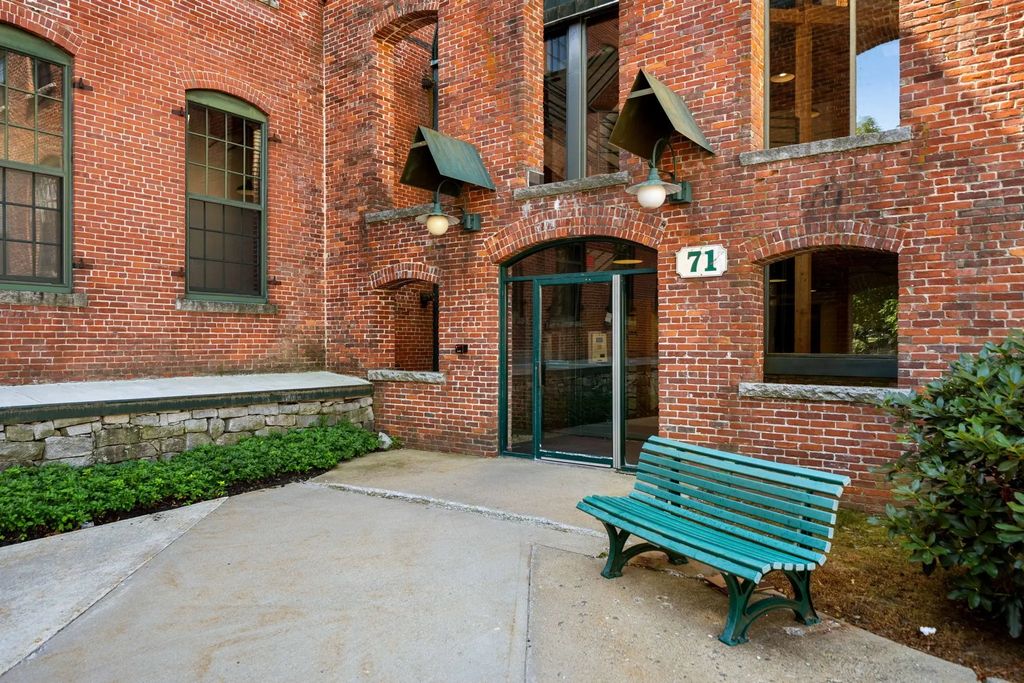 71 Princeton St #213, Chelmsford