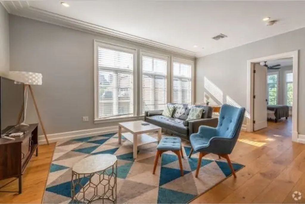 1467 Tremont #403, Boston