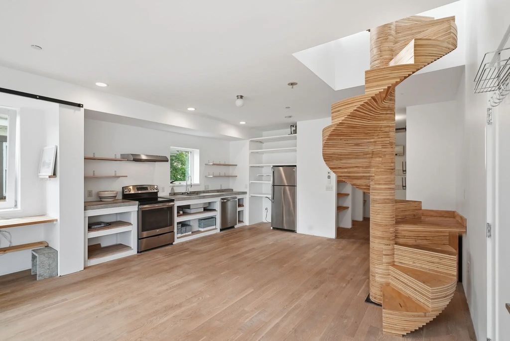 21 Lamartine St #3, Boston