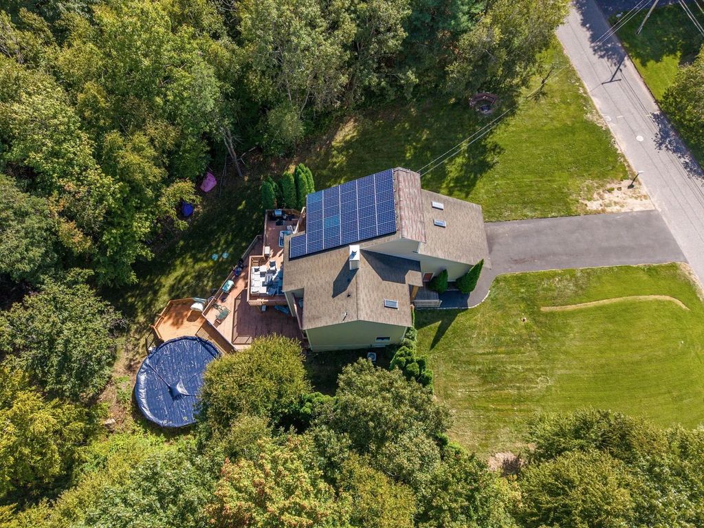72 Mountain View Dr, Belchertown