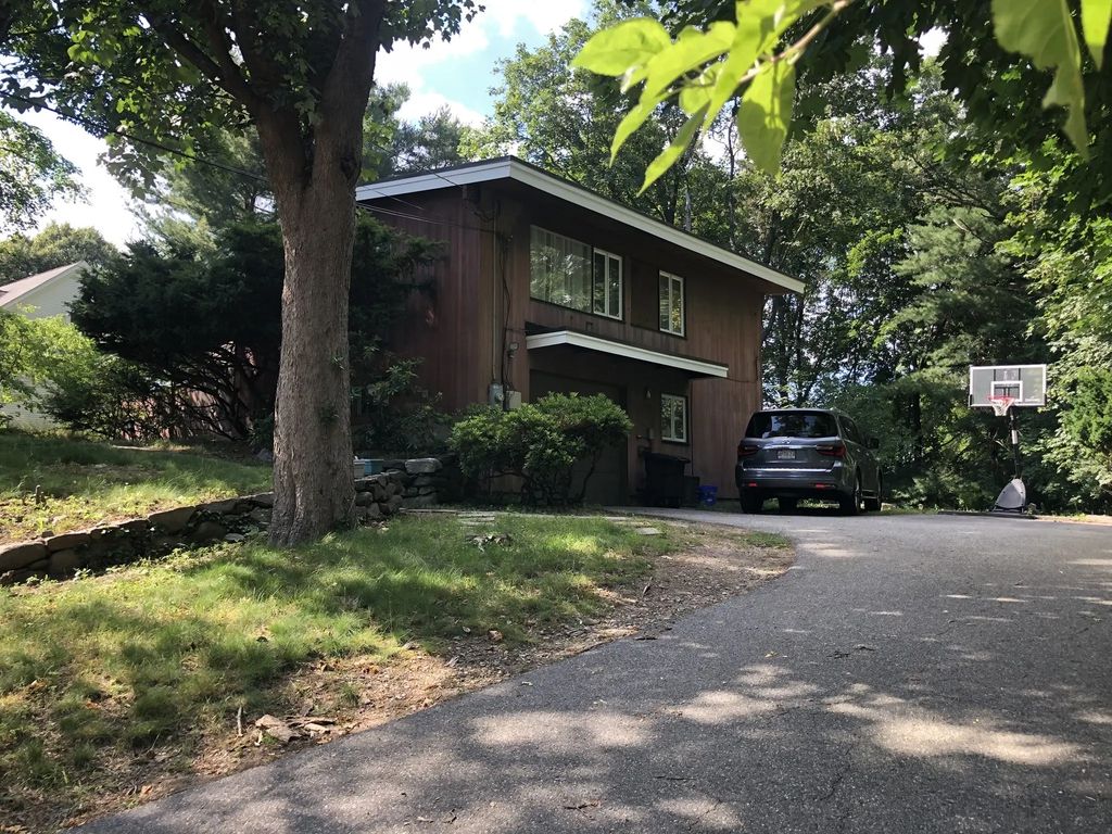 35 Lawrence Ln, Lexington