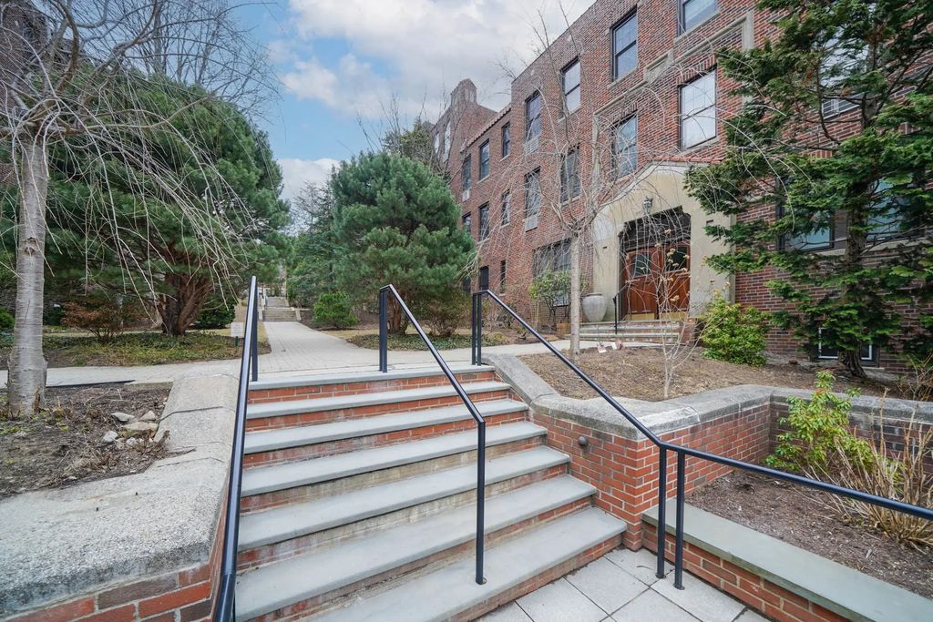 311 Tappan St #3, Brookline