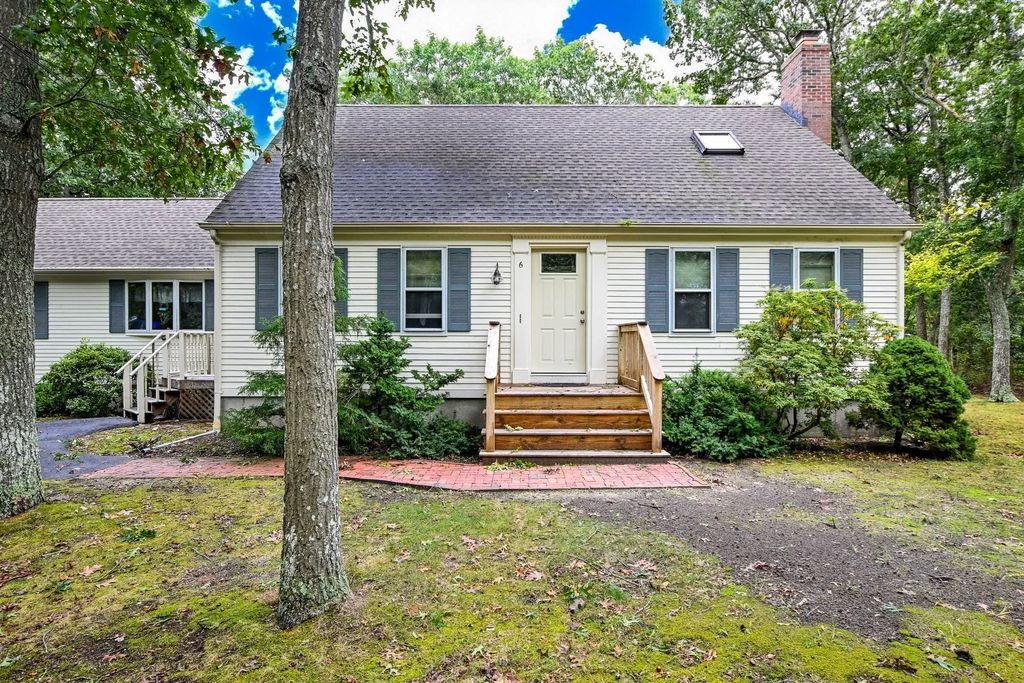 6 Elizabeth Ln, Yarmouth