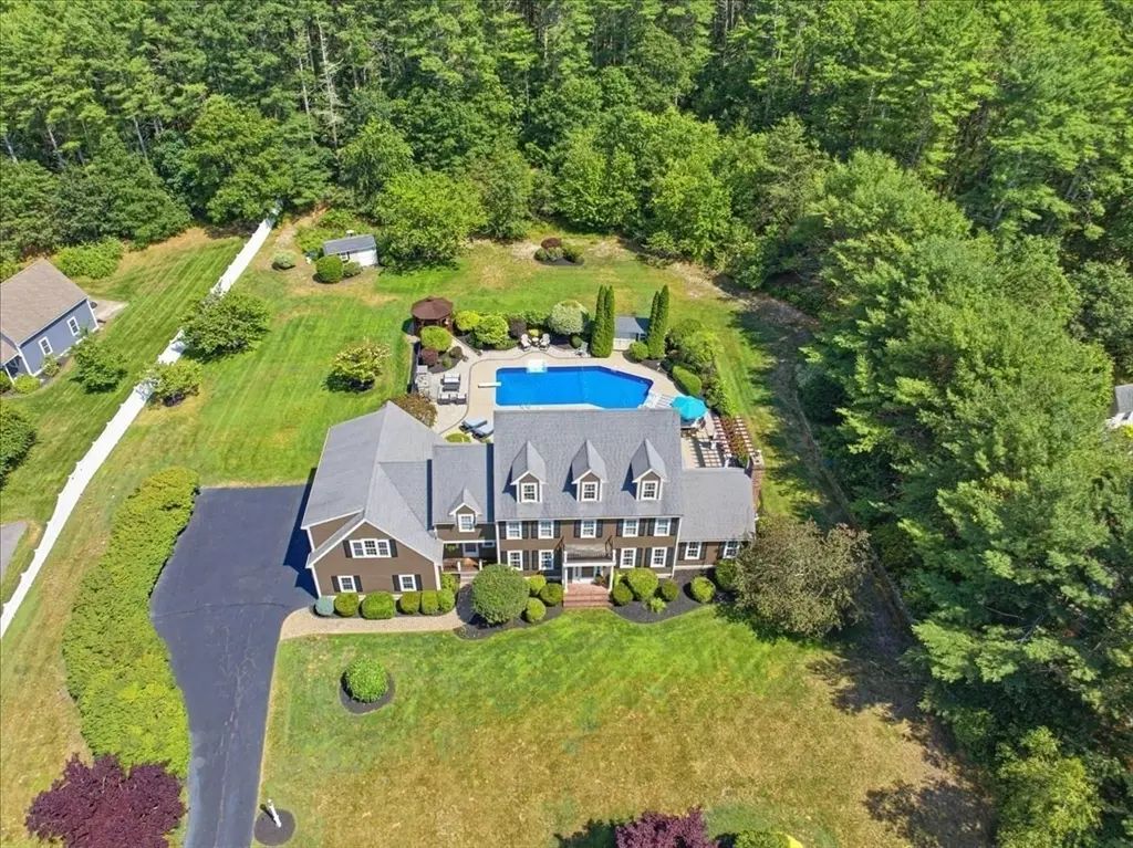 37 Wyndemere Ct, Plymouth