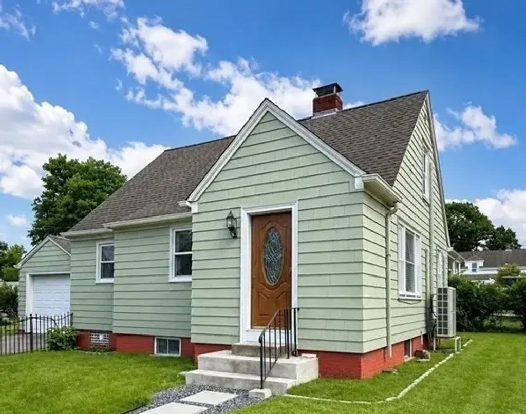 67 Mulberry St #a, Attleboro