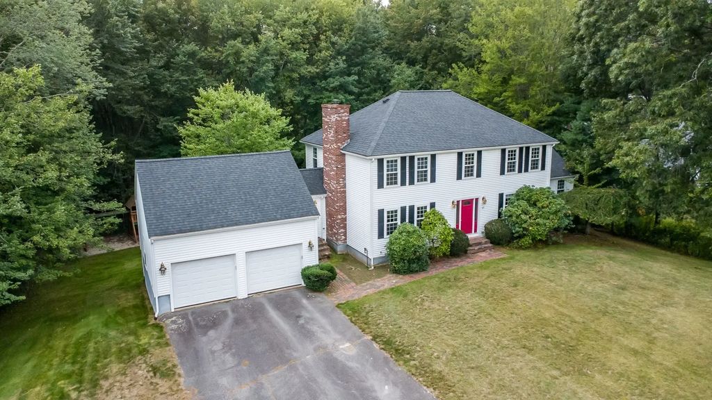 27 Gretchen Way, Raynham