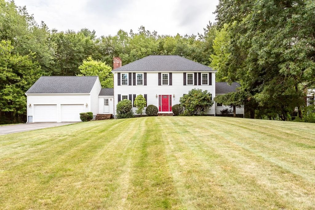 27 Gretchen Way, Raynham