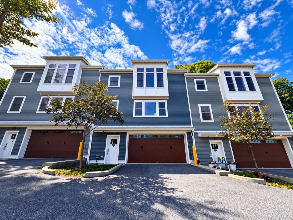 259 Lake Ave N #b, Worcester