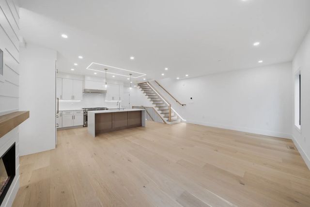 421 East 6th Street #th3, Boston