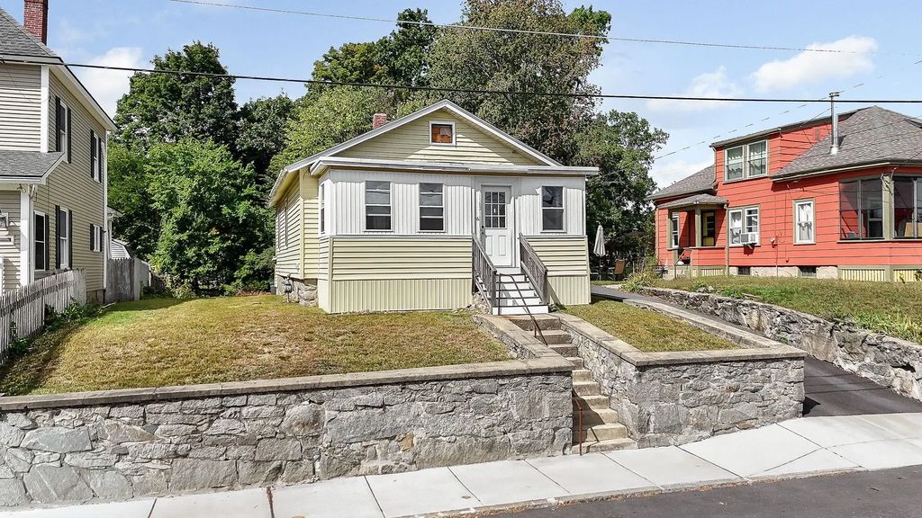 66 Seventh Ave, Lowell