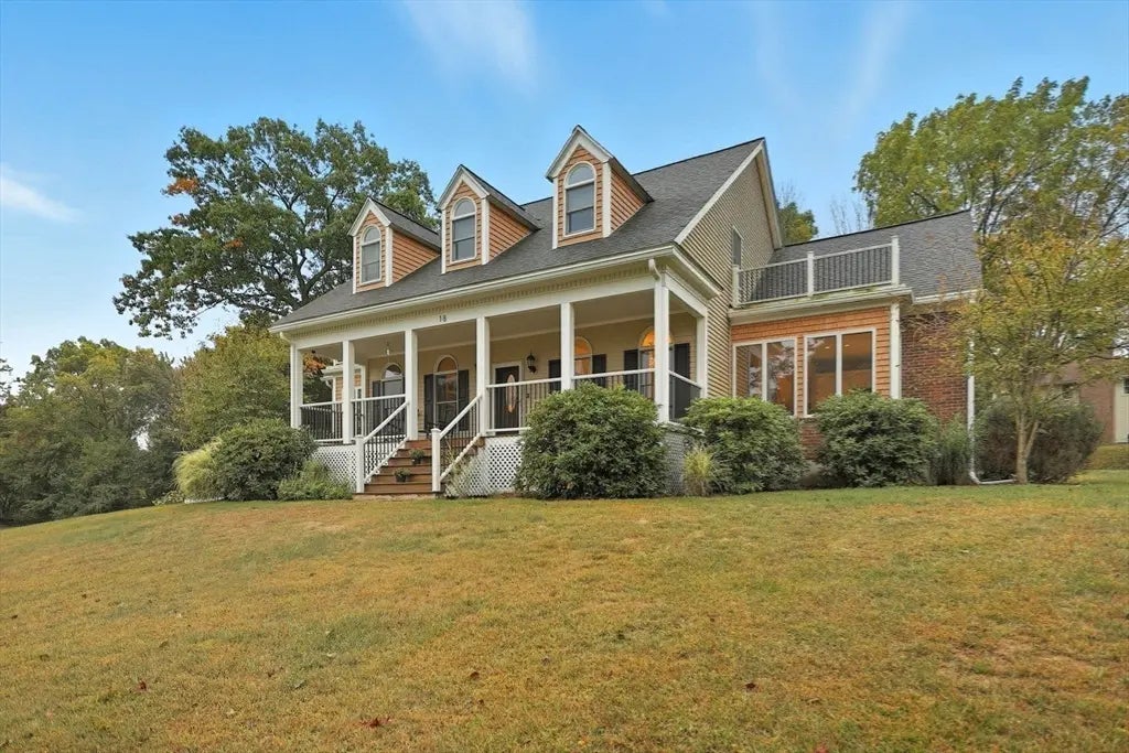 18 Settlers Way, Dracut