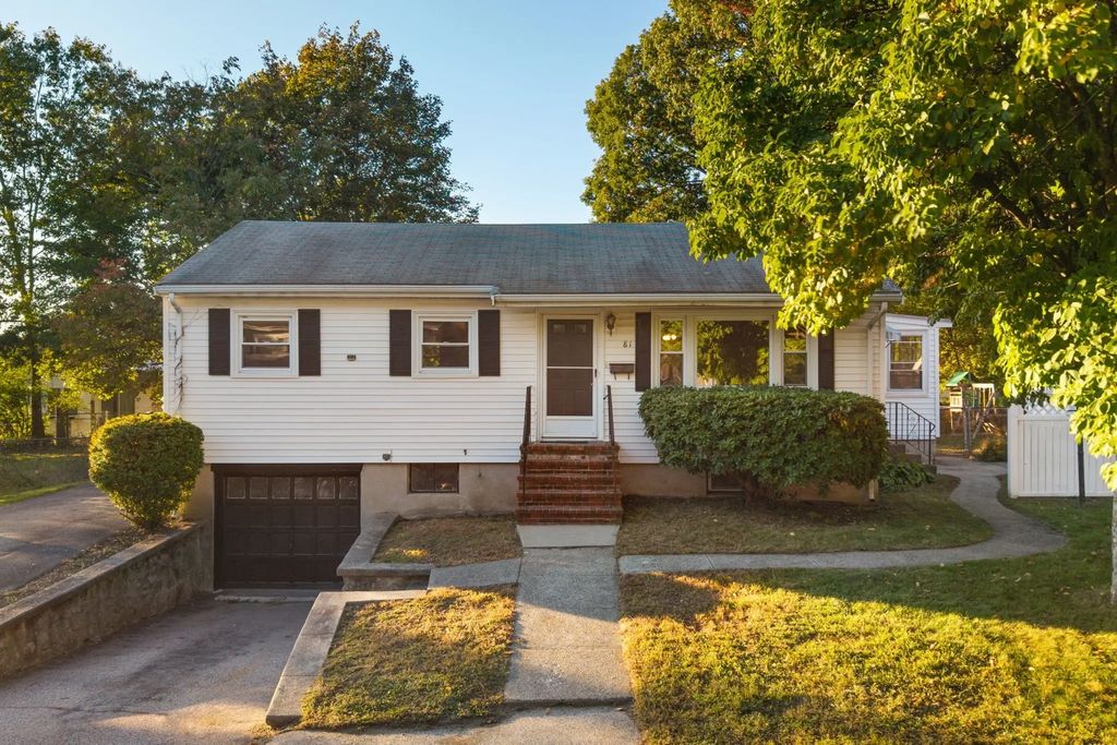 81 Berlin St, Dedham