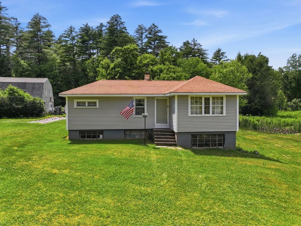 78 Blackmer Rd, Southbridge