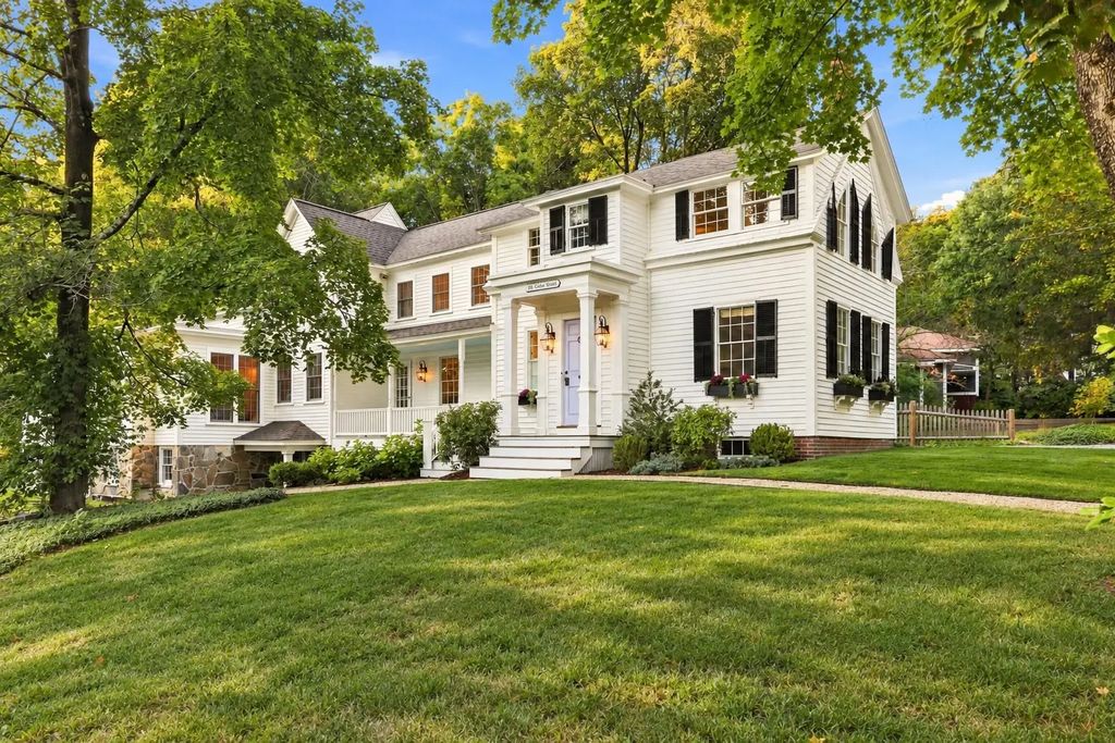 81 Central St, Andover
