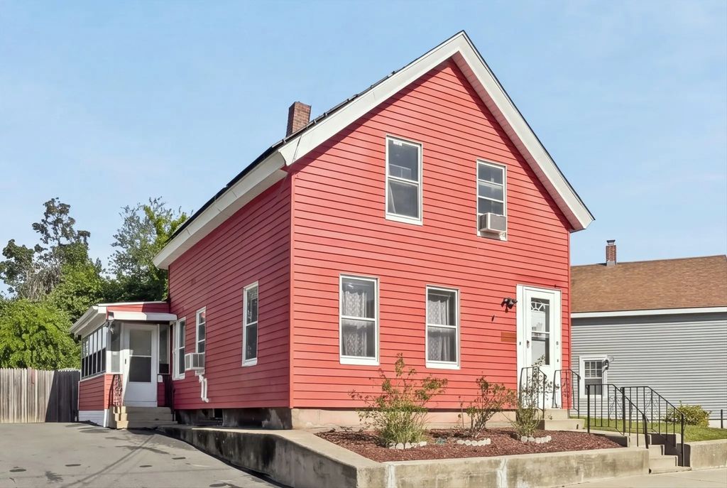 48 Jewett Street, Lowell