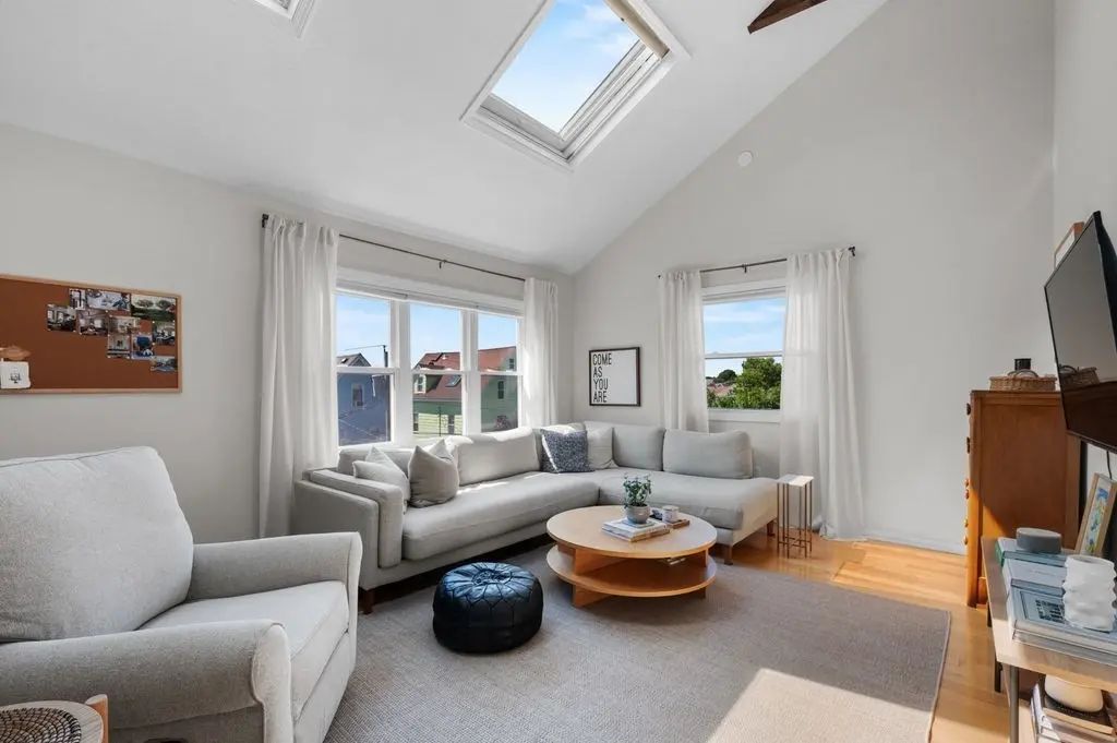 17 Herschel St #3, Lynn