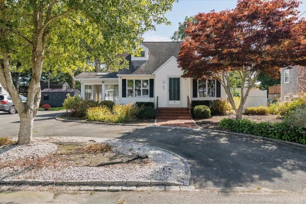 67 Ellsworth Dr, Falmouth