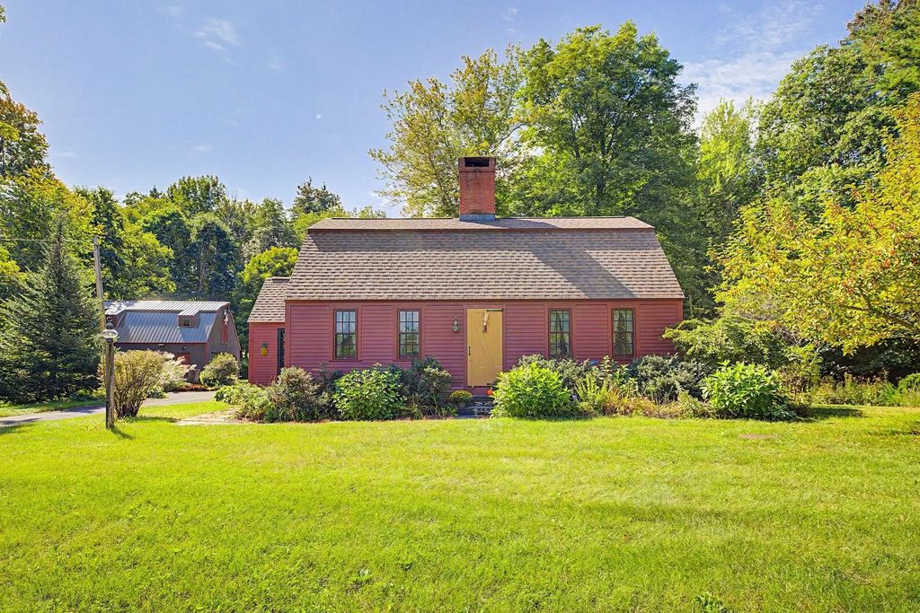 68 Fay Road, New Salem