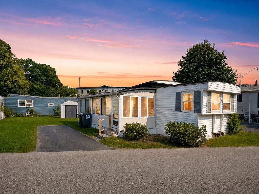 39 Melody Dr, Plainville
