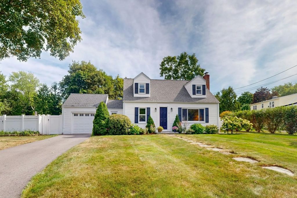 3 Remsen Ave, Medfield