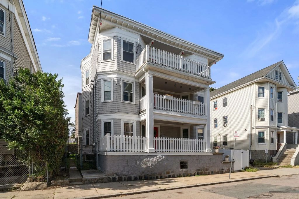 31 Barry St #2, Boston