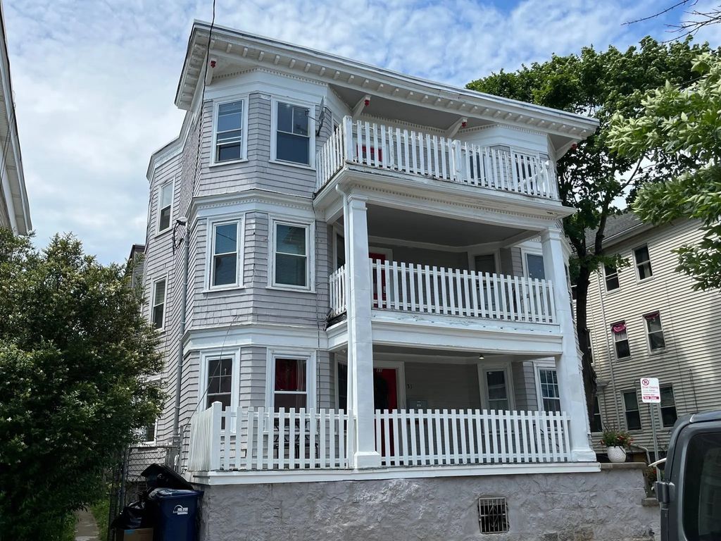 31 Barry St #2, Boston