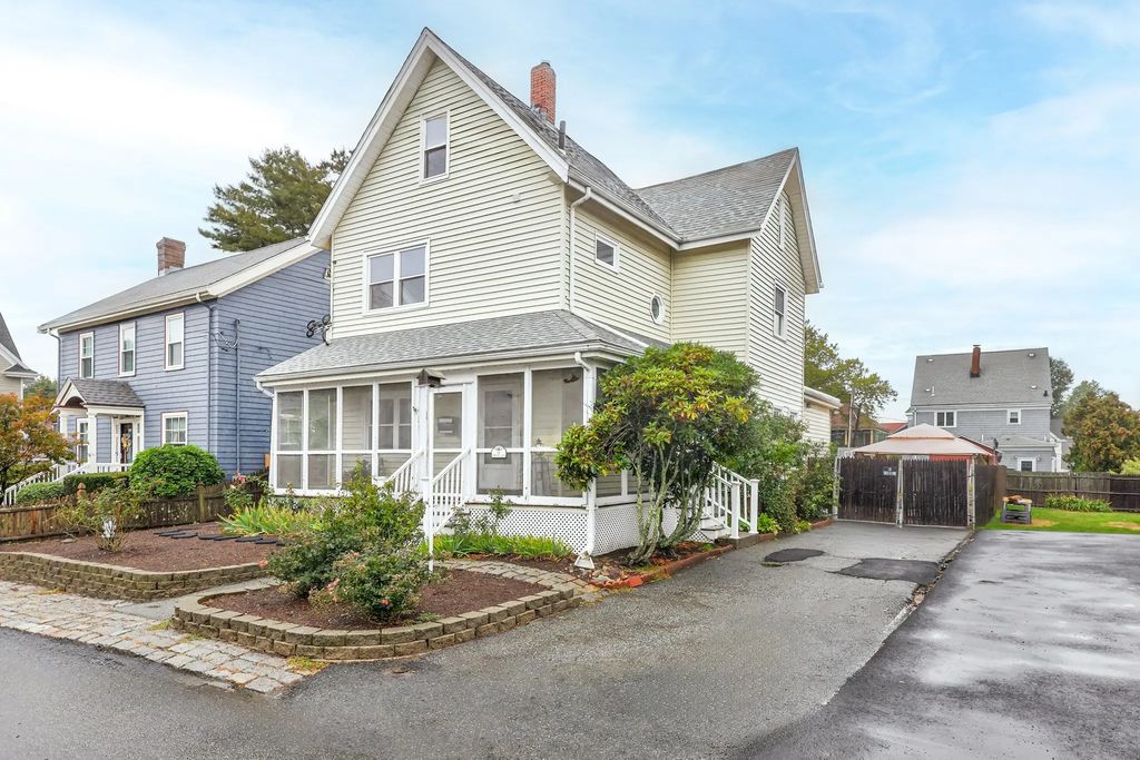 16 North Ave, Winthrop