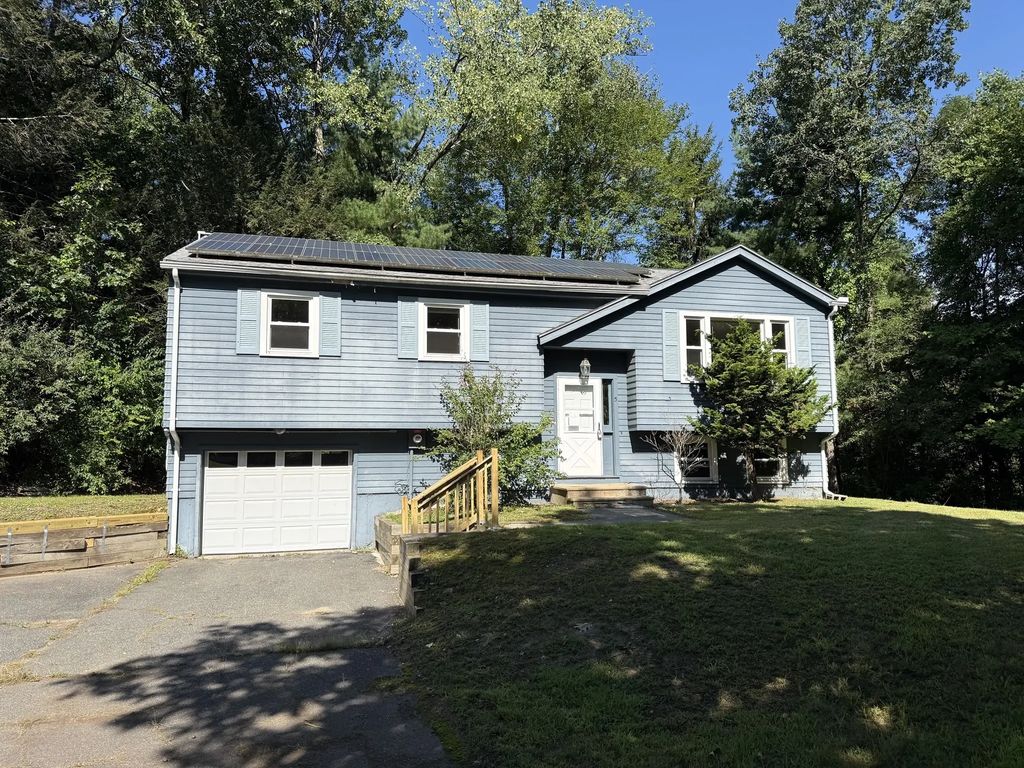 5 Edge Hill Rd, Amherst