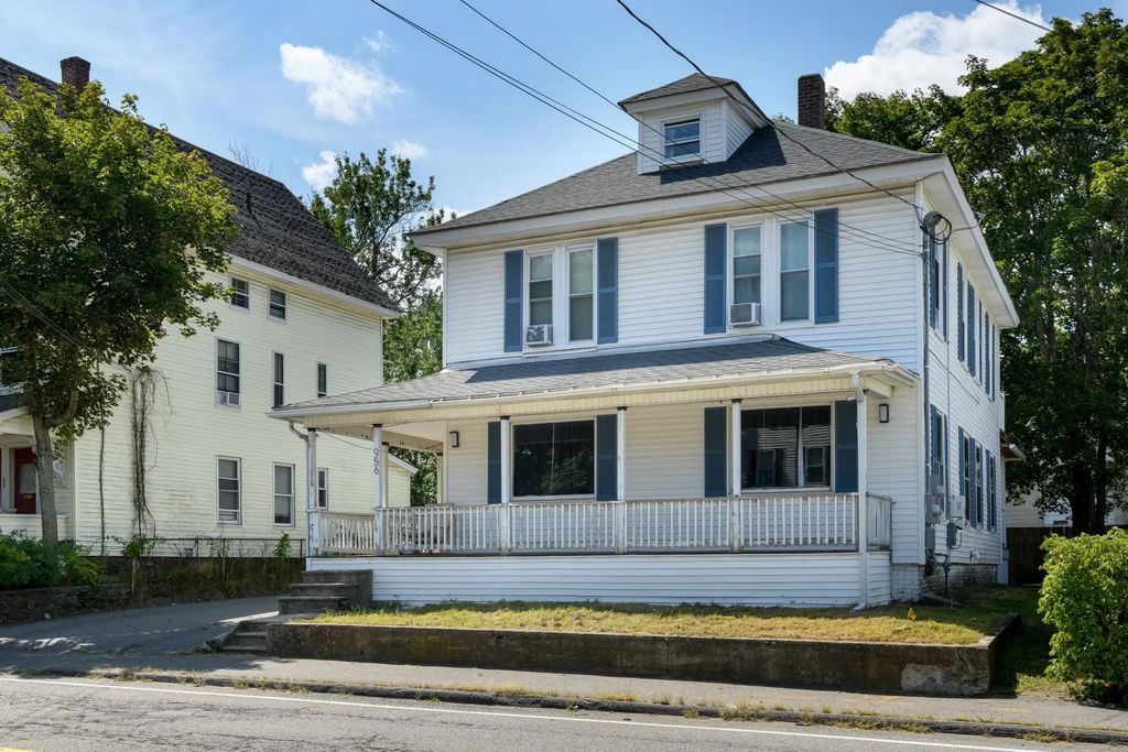 956 Main St, Clinton