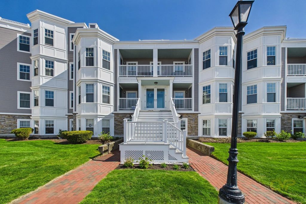 15 Park Ave #211, Hull