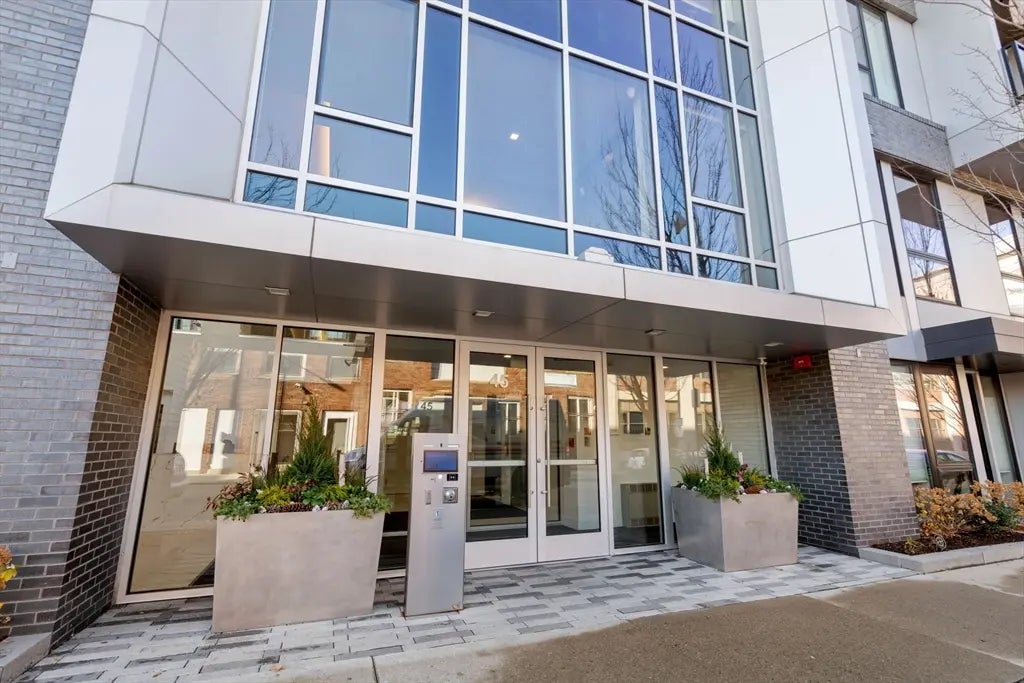 45 W 3rd St #205, Boston