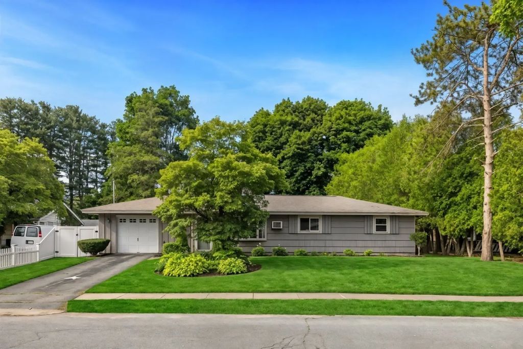 19 Amherst Road, Beverly