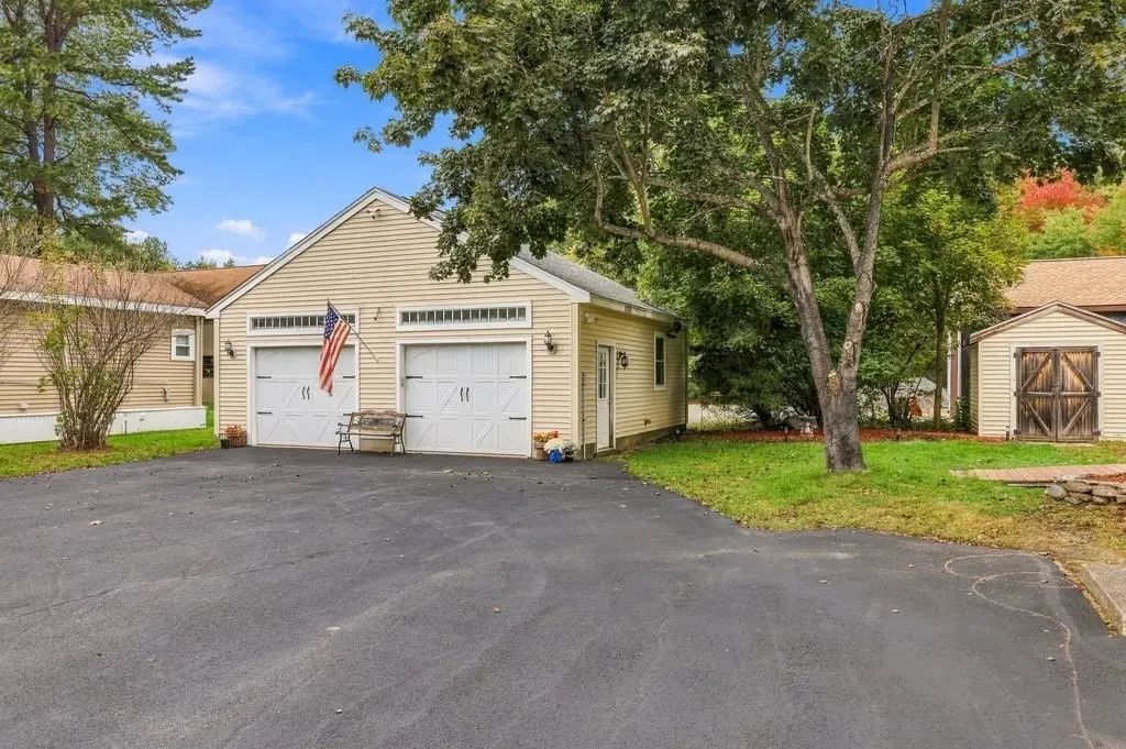 6 Oakhurst Street, Ayer