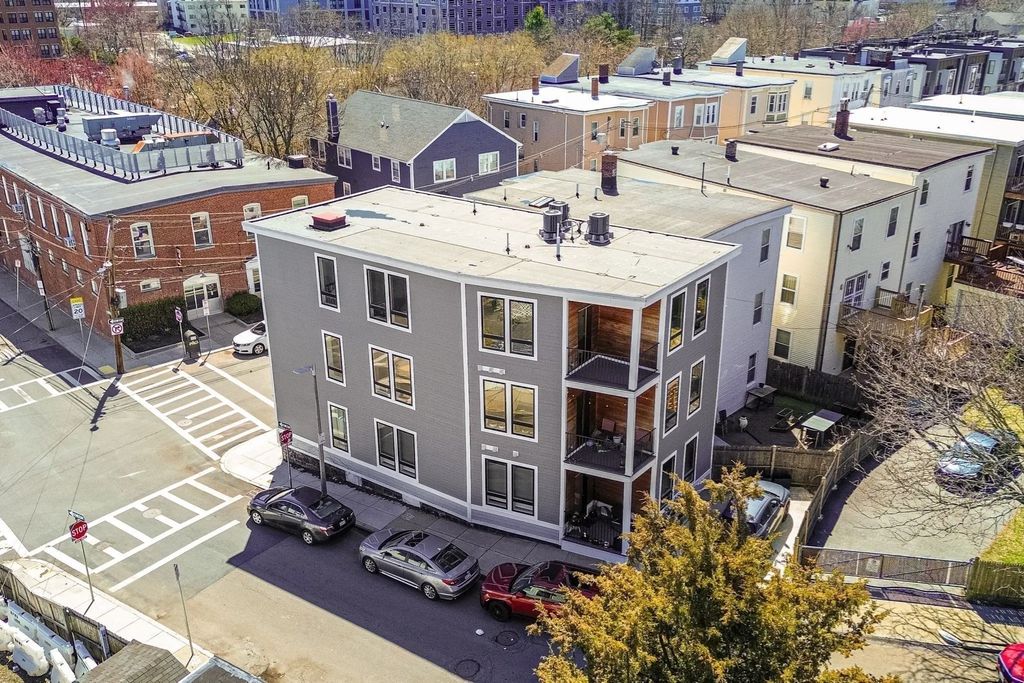 17 Chestnut Ave #3, Boston